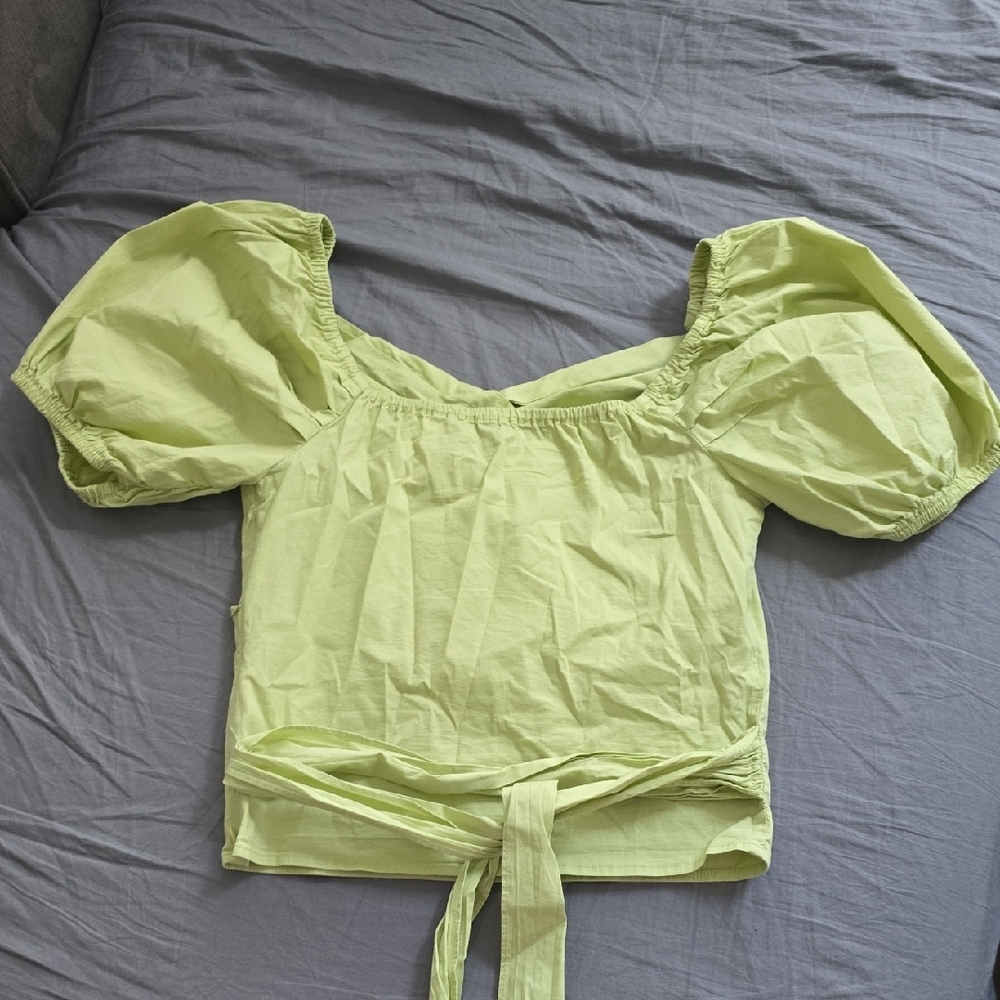 Bundle: DO+BE Light Green Puff Sleeve Blouse & IRIS Blk Puff Short Sleeve Top - Picture 4 of 9